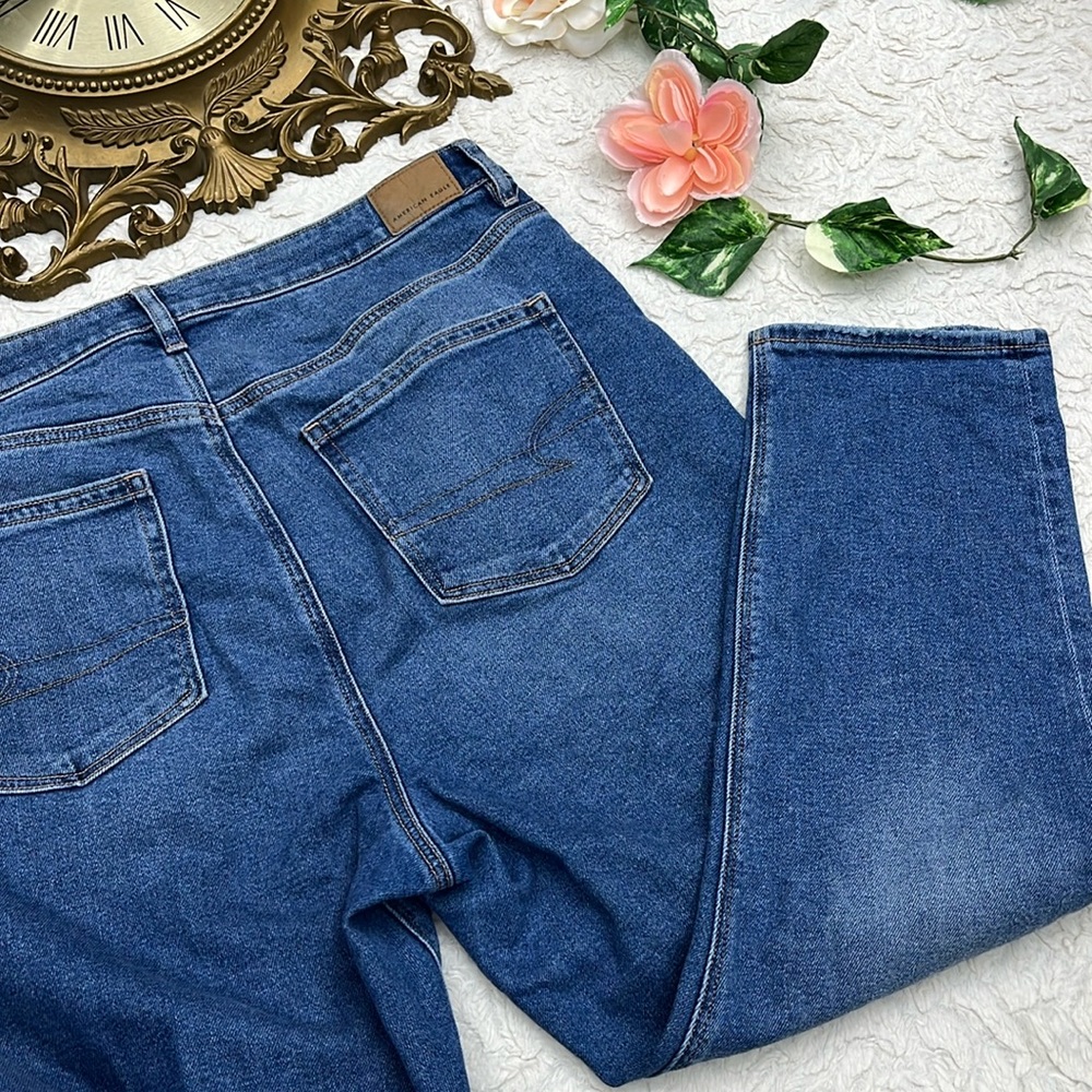 American Eagle Highest Rise Mom Jeans size 16 Short